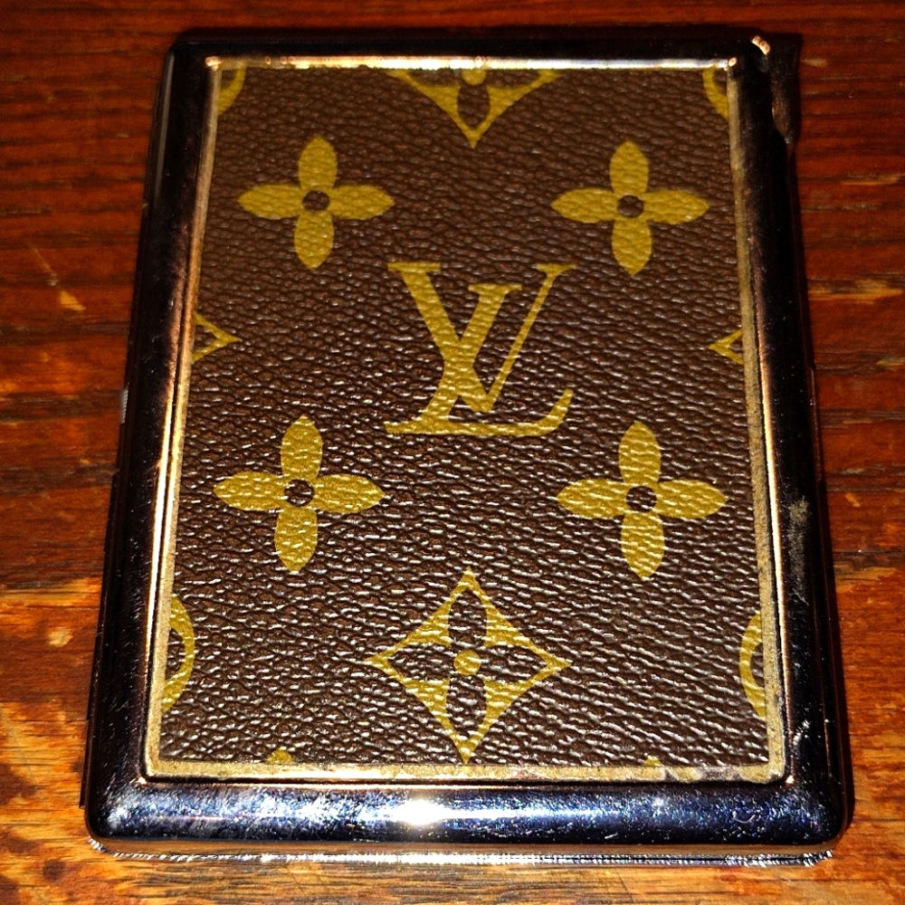 Louis Vuitton Cigarette case metal with lighter
